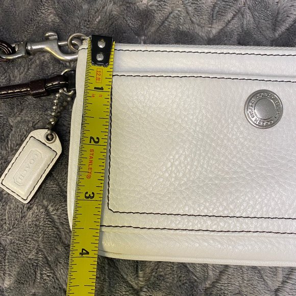 Coach Chelsea Pebbled Leather Wristlet in White and Silver FS6J98 Pouch EUC - Picture 8 of 9